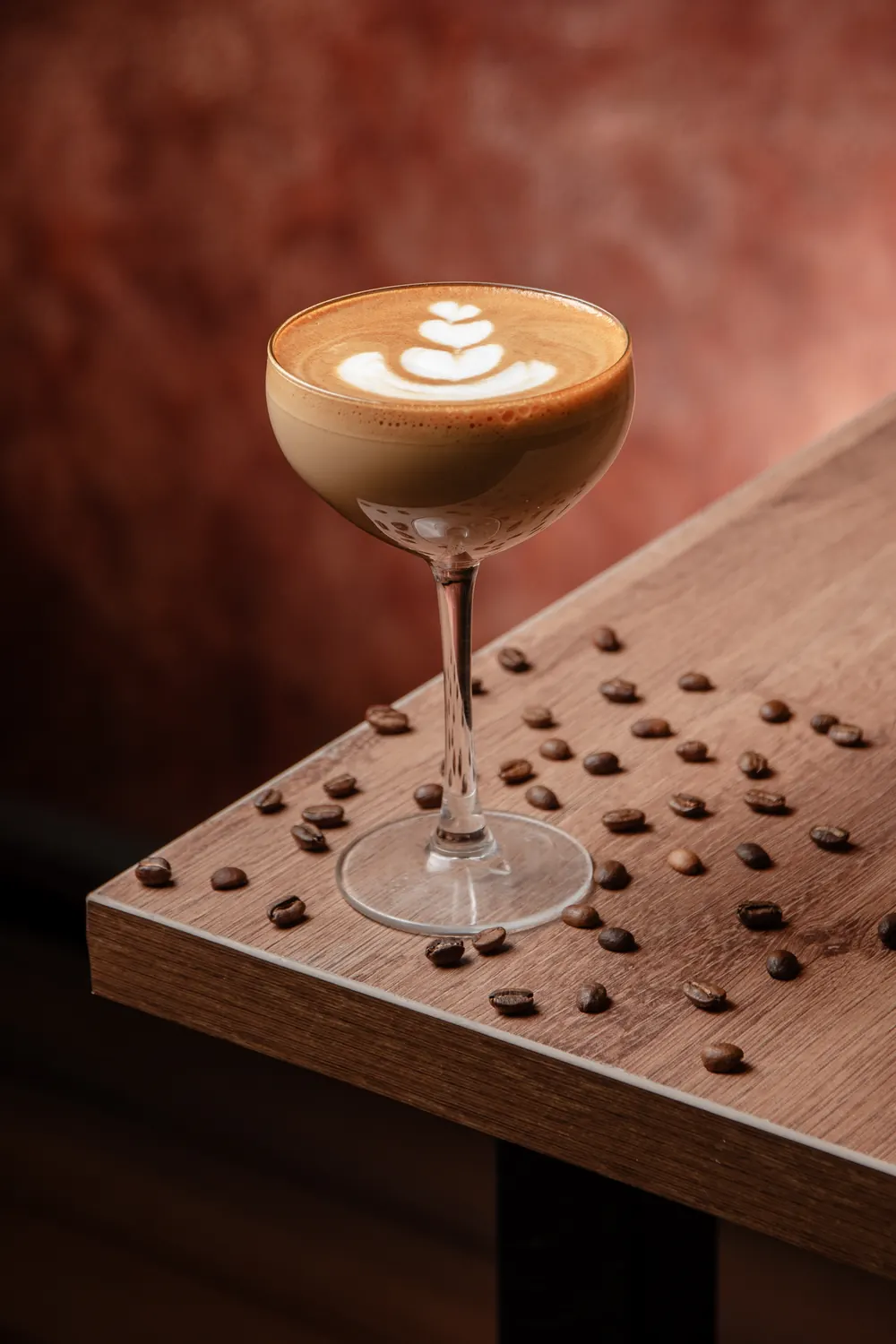 Espresso martini con granos de café